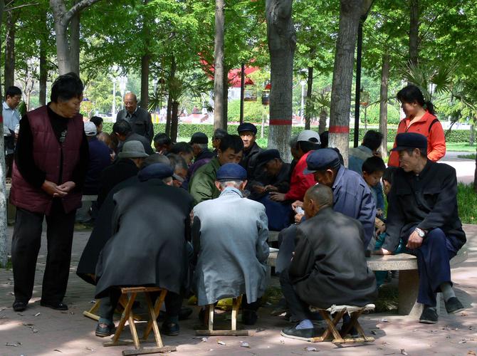 南昌绳金塔围墙外老樟树下棋摊