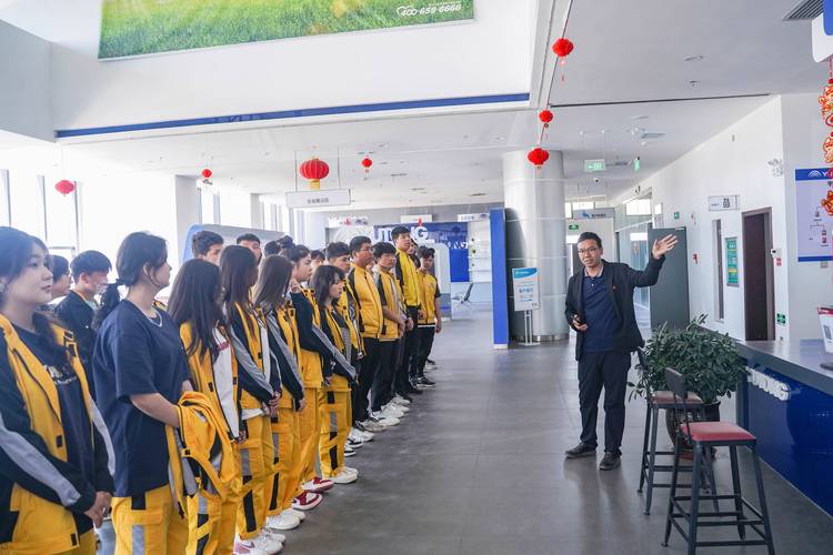 EMBA学员在工厂实地研学