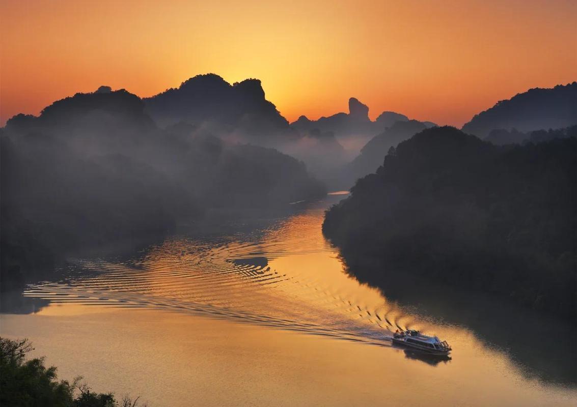 三、丹霞峰:晚霞与朝日的轮回
