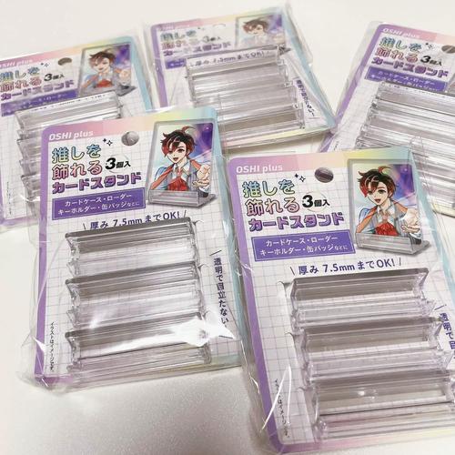 城市年轻人出租屋桌面谷子立牌展示