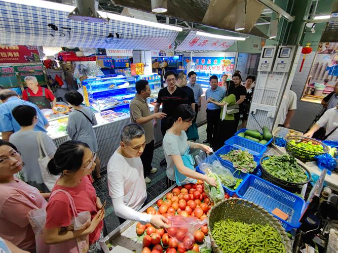 社区生鲜店日常客流场景实拍