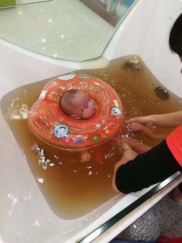刚当妈那年踩的新生儿洗澡大坑