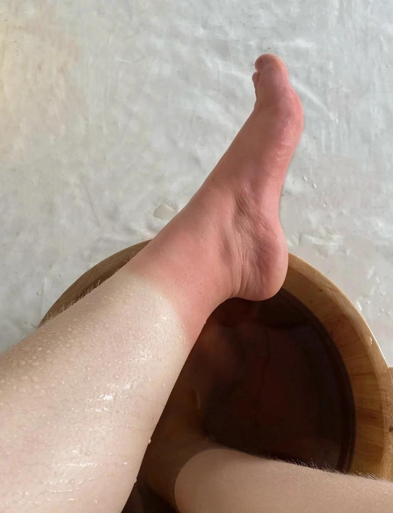温水泡脚水位没过小腿下段实拍图