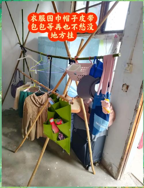 香港深水埗大南街墙根备用晾衣竹竿