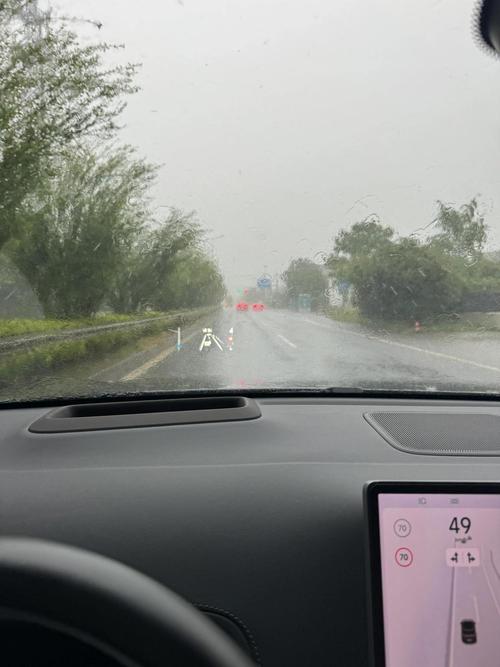 雨天南京城市道路自动驾驶车辆行驶第一视角