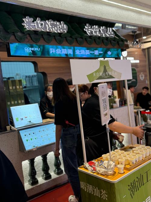 新茶饮品牌门店开业现场灵活用工的活动执行人员布置宣传物料
