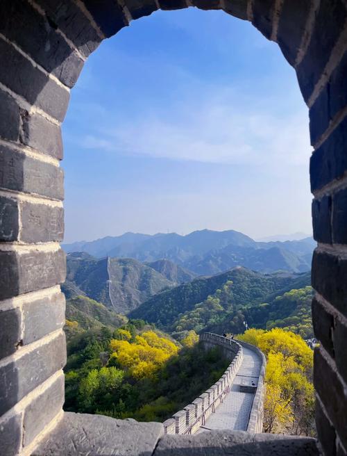 北京八达岭长城春日远山远景