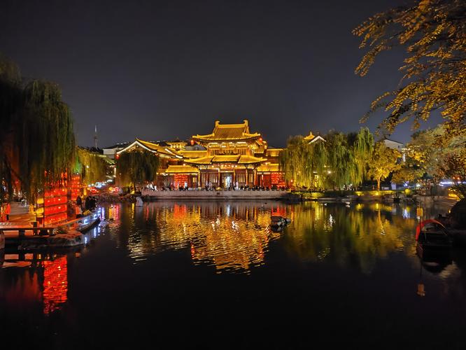 晚上：夜游洛邑古城，但别太当真