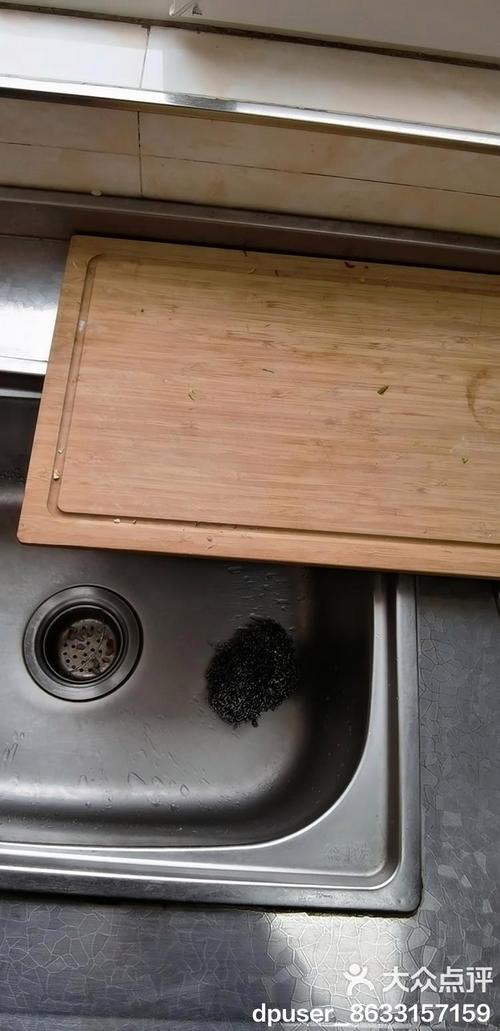 收纳砧板的小坑,我前后踩了两个