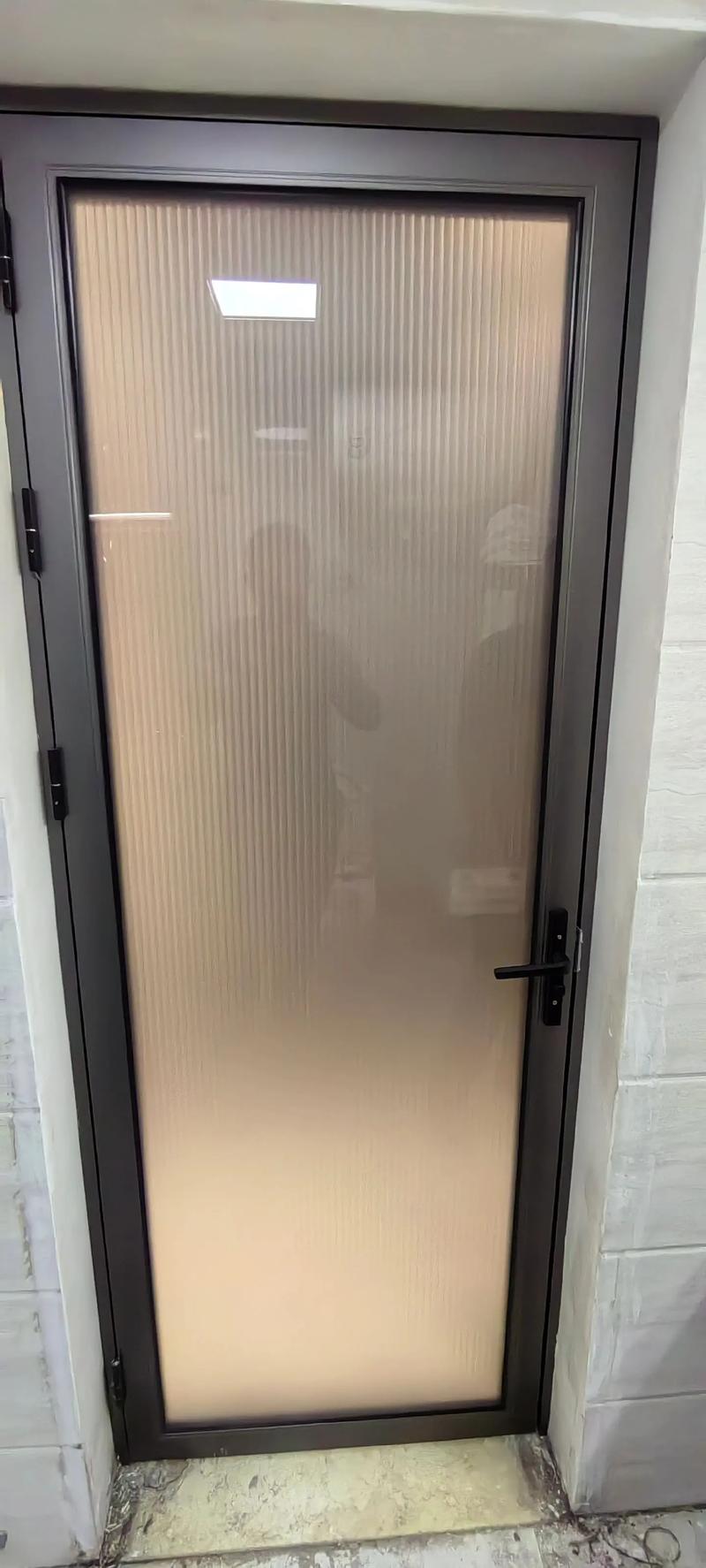极简卫生间长虹玻璃门实景