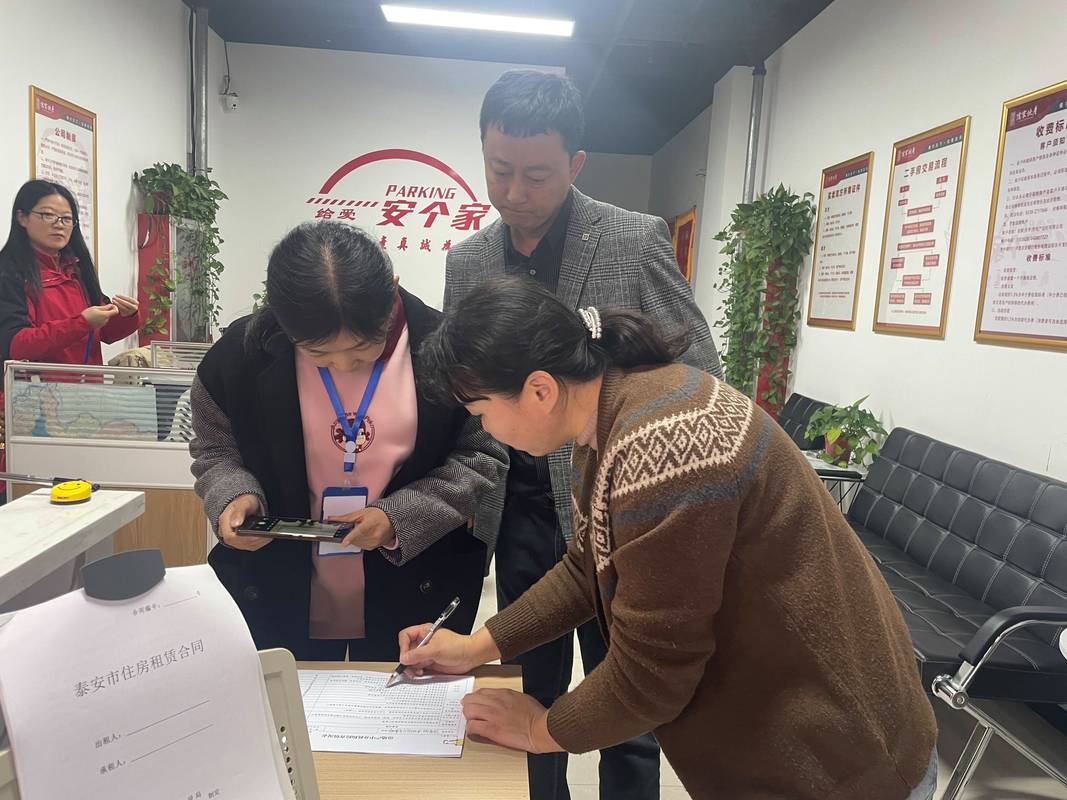 房产纠纷律所接待当事人核对购房证据场景