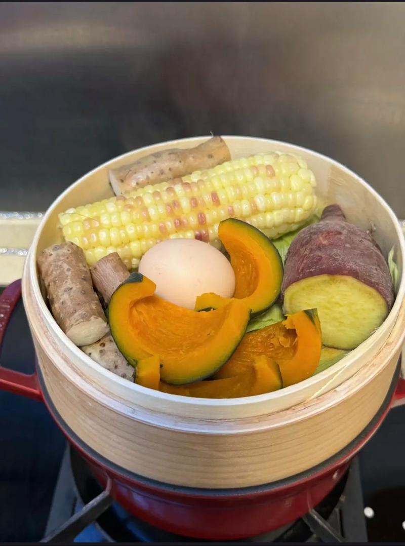 家用蒸锅蒸好的各类家常蒸制食材成品图