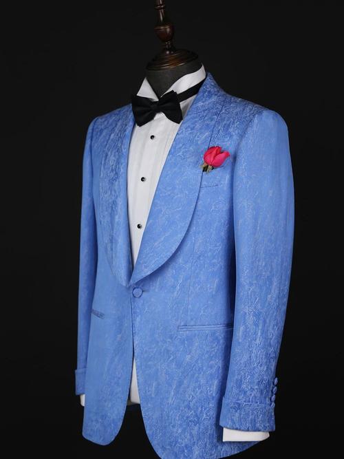 新郎深蓝色塔士多礼服缎面青果领细节