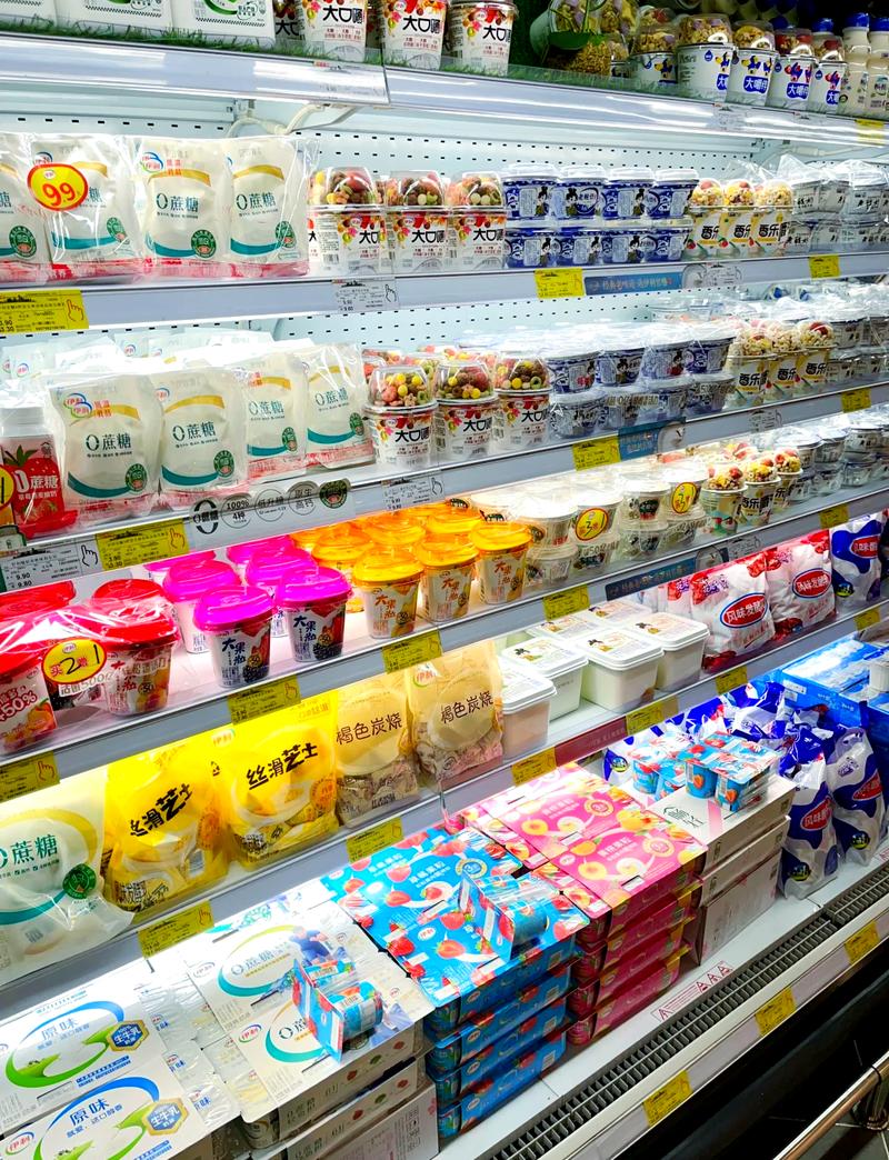 超市冷柜乳制品分类陈列图