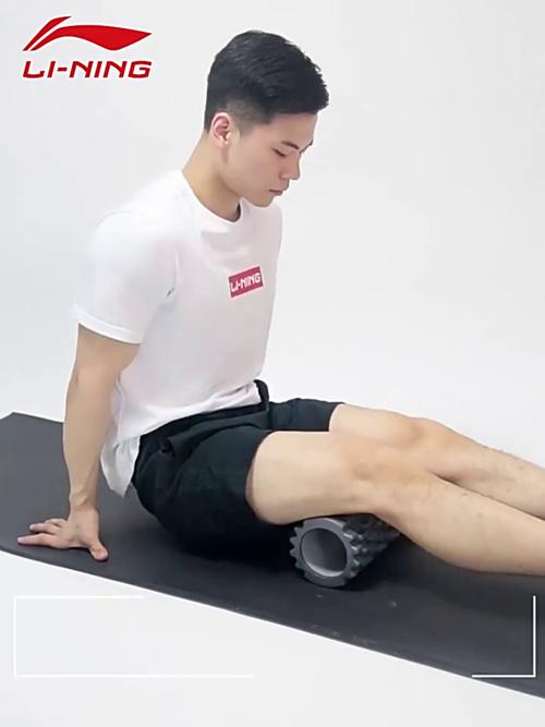 泡沫轴放松小腿肌肉正确姿势图
