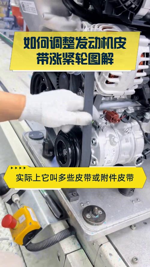 汽修工手动检查助力泵皮带涨紧度实拍