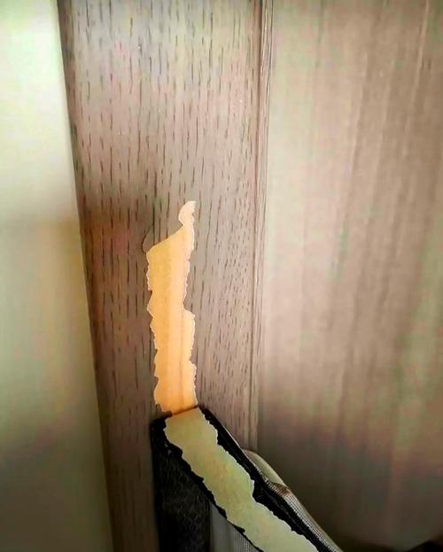 不同材质免漆门表面划痕对比