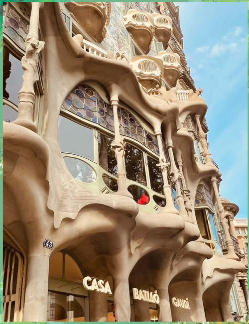 三、建筑与消费品：看着挺魔幻，其实还在爬坡