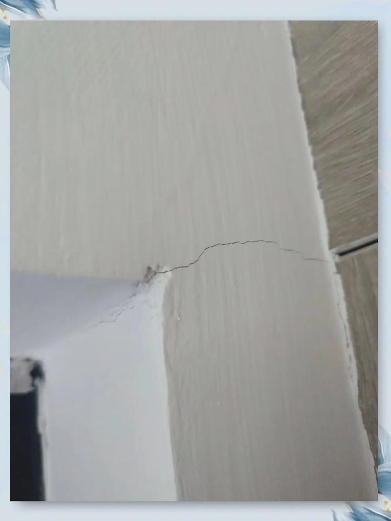 装修业主踩坑劣质辅材开裂墙面实拍