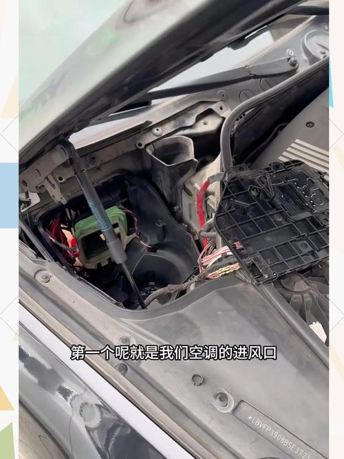 汽修车间清理汽车空调风道异物实拍