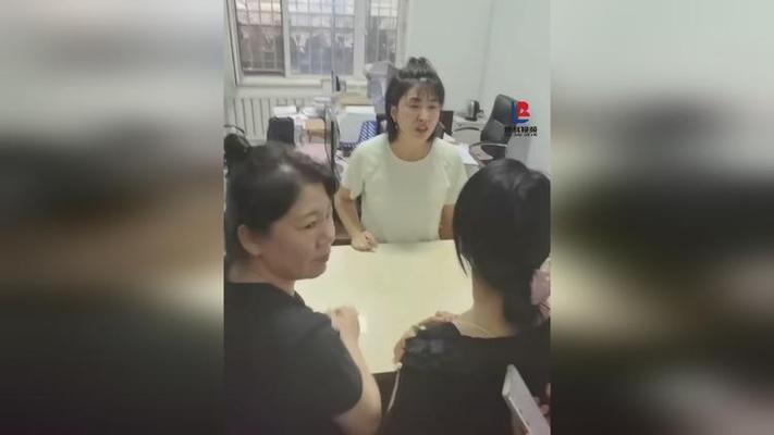 售楼处签约台夫妻争执现场实拍