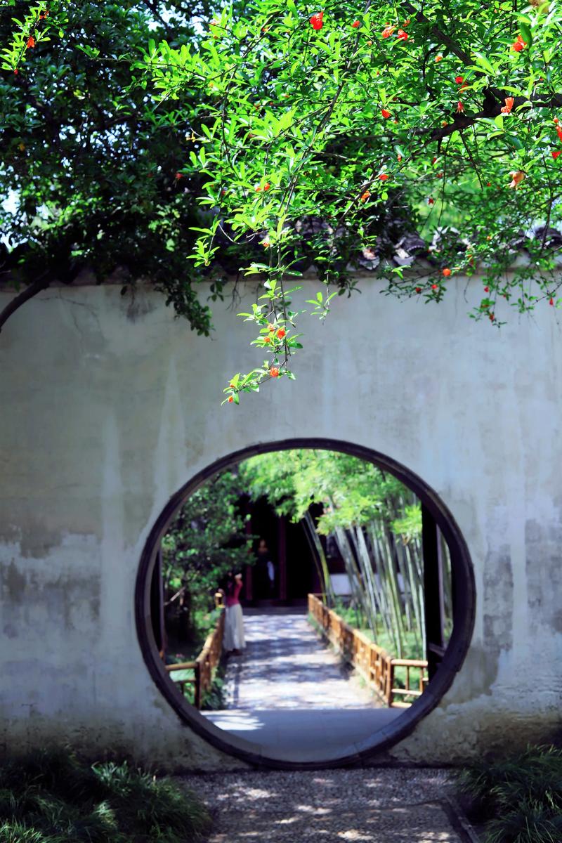 苏州园林月洞门框景