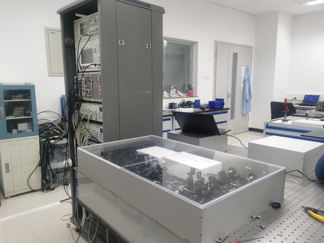 飞秒激光频率梳精密测量实验平台