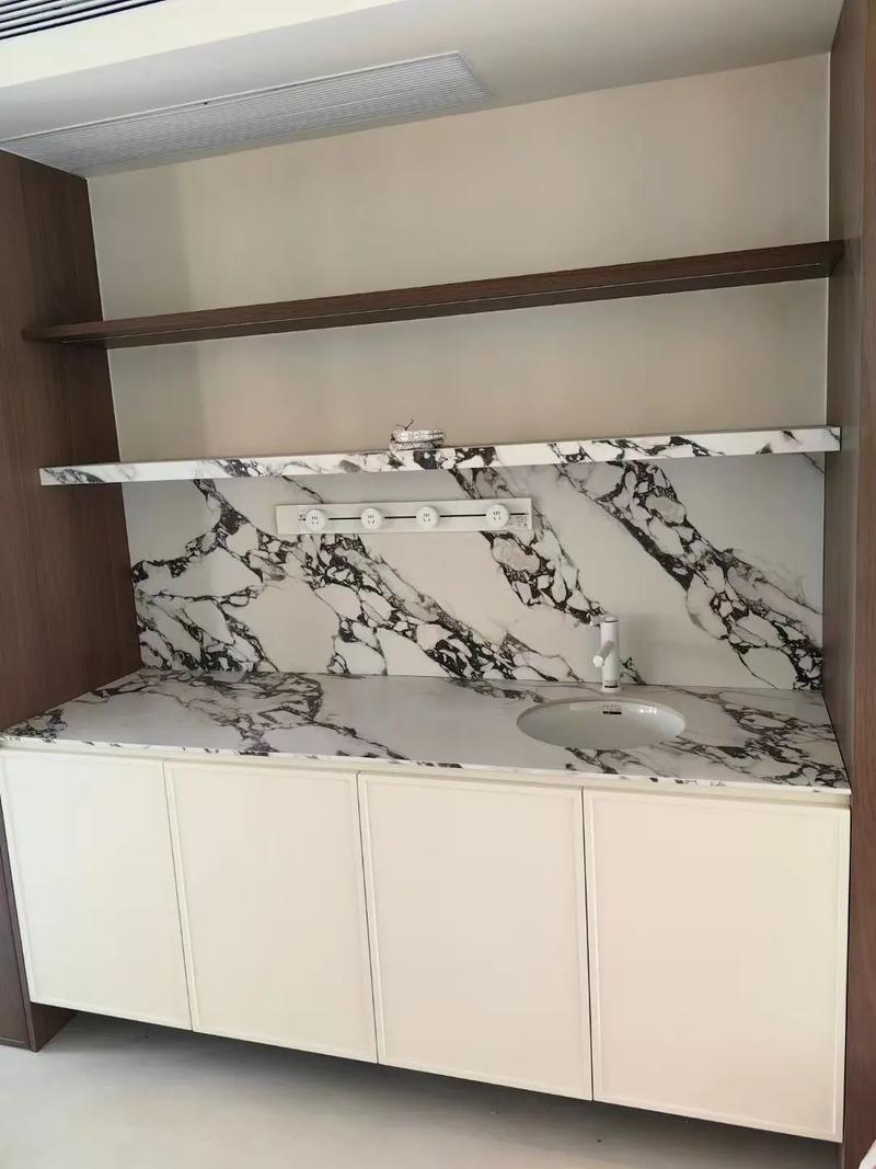嵌入式餐边柜防潮处理背板瓷砖
