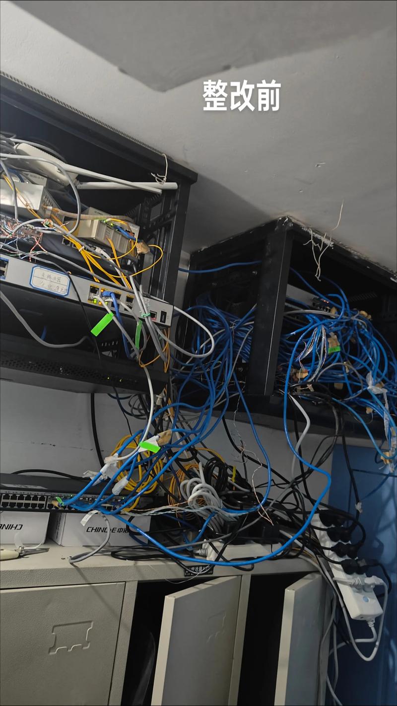 工厂机柜内私接路由器导致安防隐患