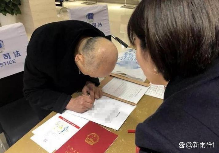 老年人房产过户签字留证现场照片