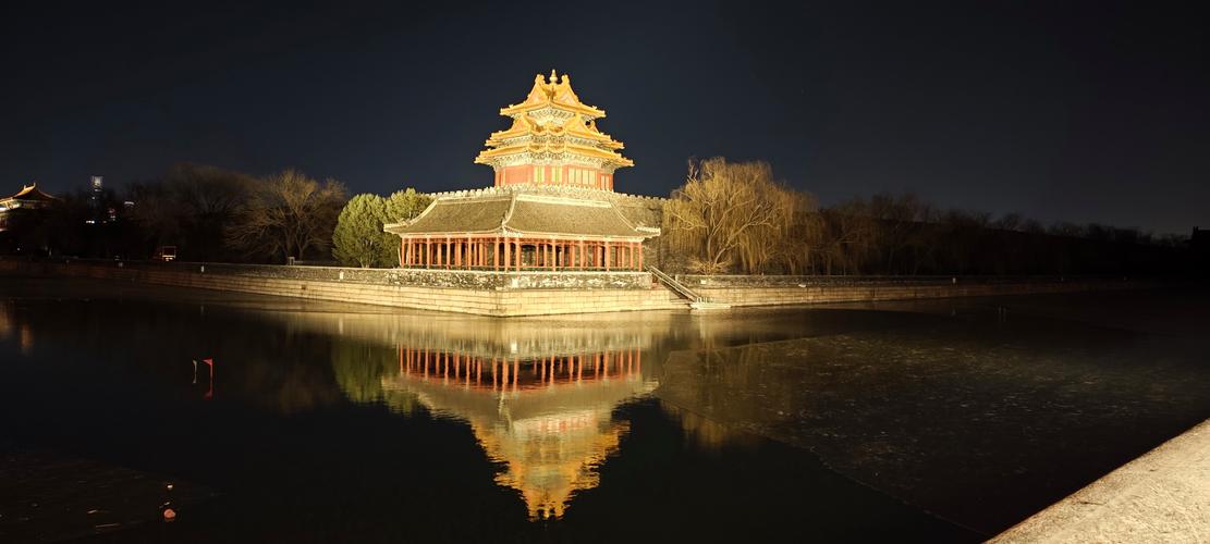 北京故宫角楼夜景倒影 骑行