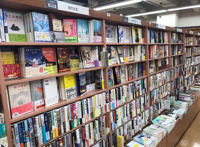 东野圭吾作品书店堆头实拍