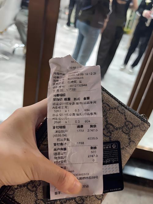 消费者手机相册里保存的购物凭证和商品问题实拍图