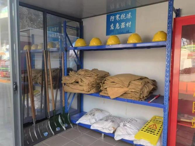风沙天出行个人防护用品摆放实拍