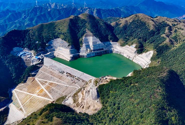 抽水蓄能电站上下水库实景