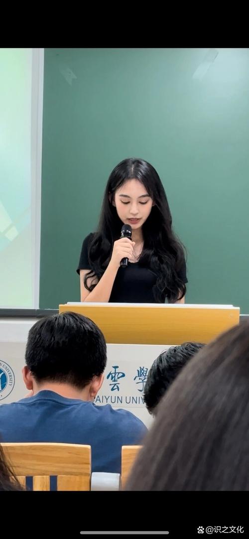新人第一次公众演讲紧张手抖实拍