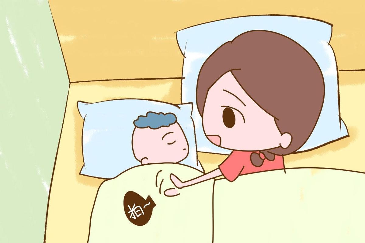 妈妈轻拍婴儿入睡温柔剪影