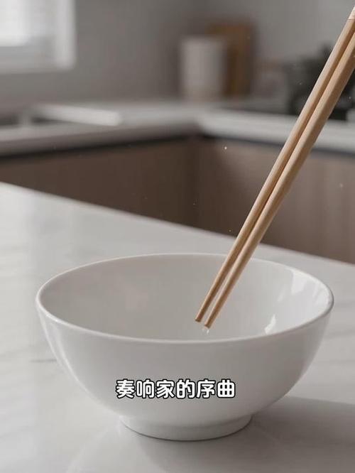 家长在家测试儿童餐具碗筷碰撞声音实拍图