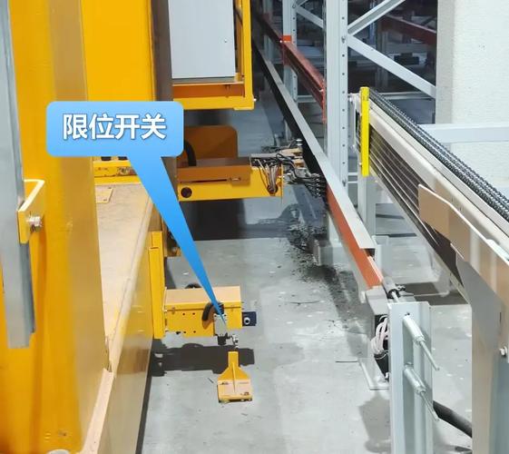 冷链仓库堆垛机结霜传感器特写