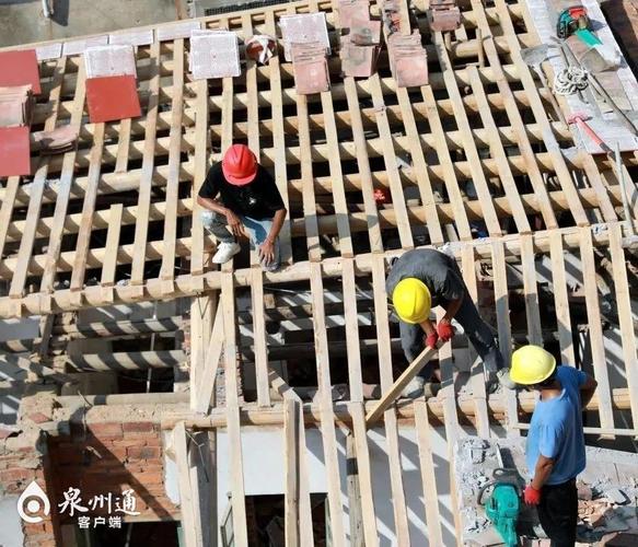 非法拆除清代古建构件交易现场照片