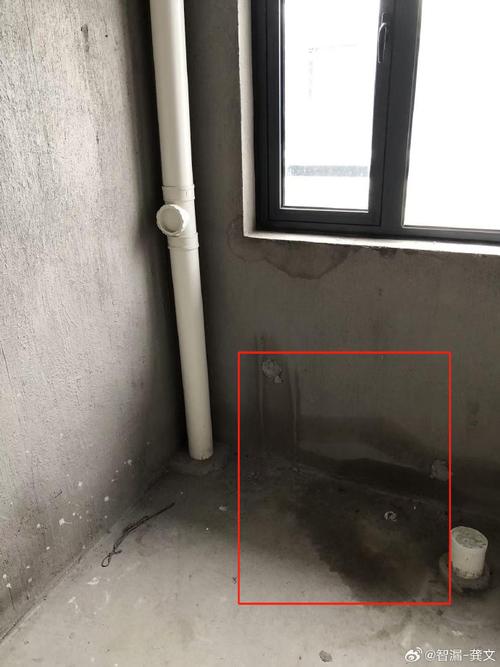毛坯房开发商原有卫生间防水开裂实景图
