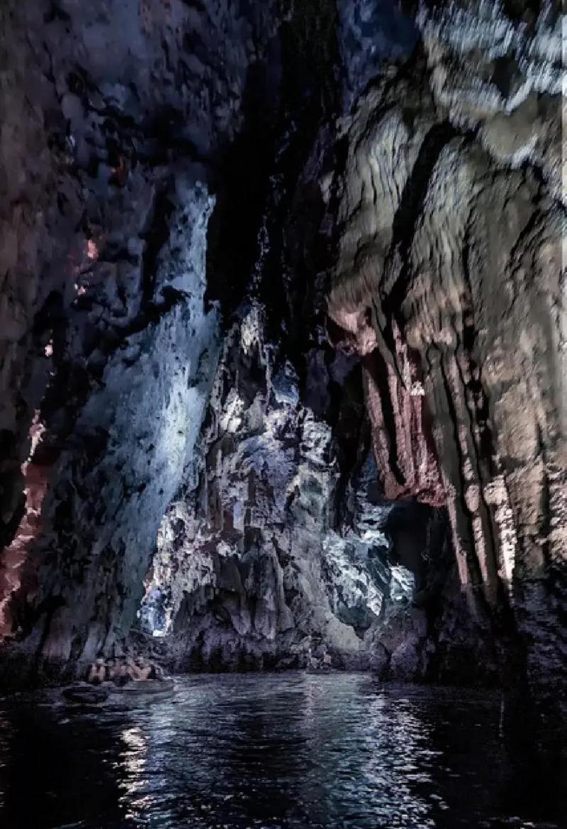 地下河:鹿寨香桥岩溶洞的暗河出口