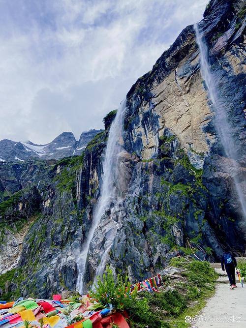雨崩神瀑慢门丝绸水流