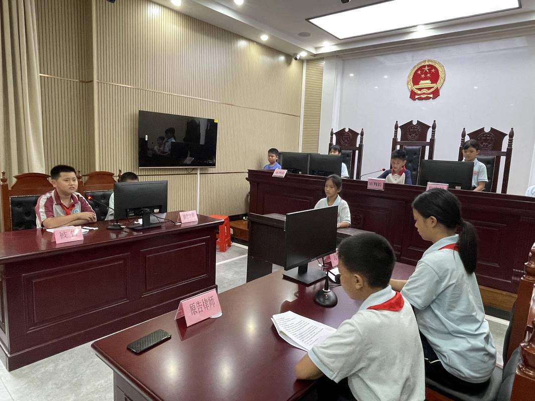 中国法院未成年人法庭庭审现场照片