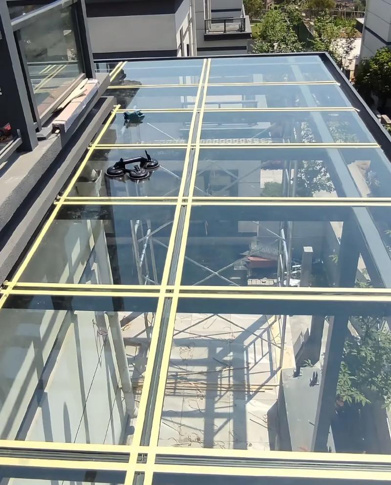 阳光房断桥铝框架与钢结构细节对比