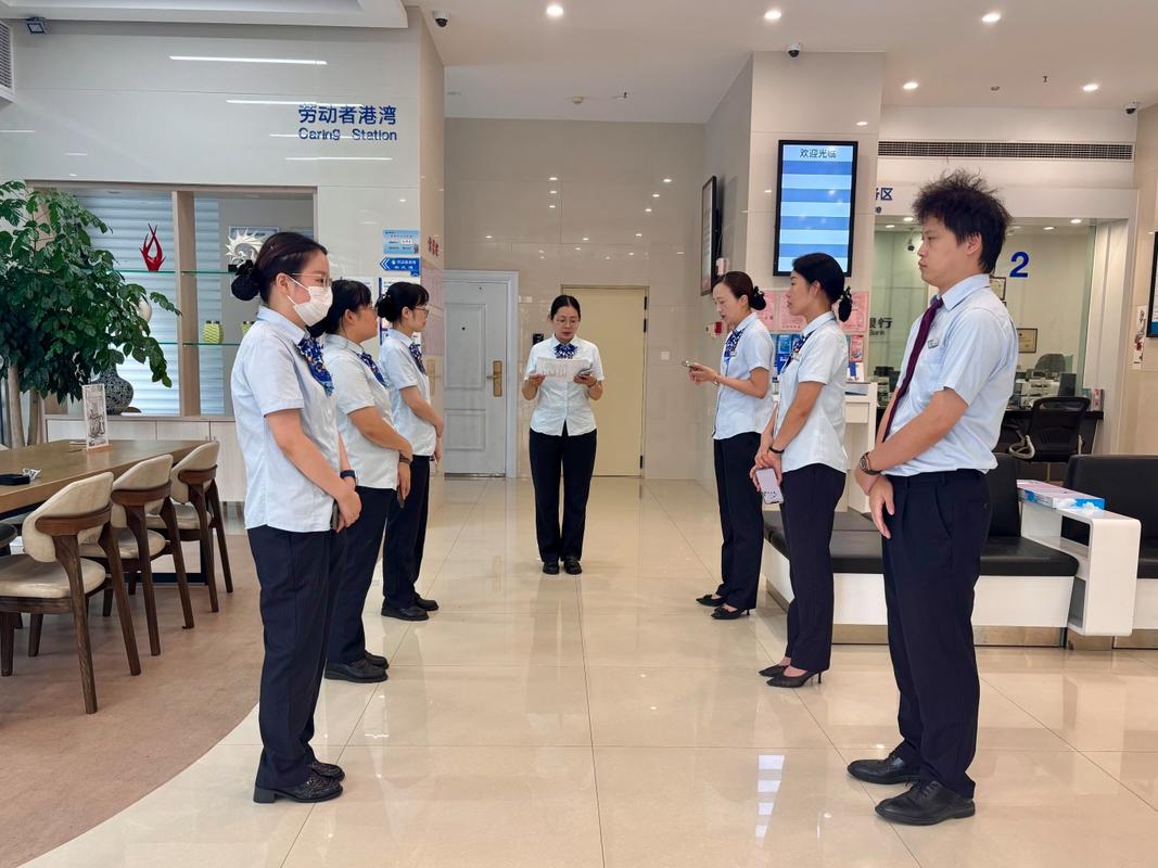 工厂员工参与反诈骗情景模拟训练