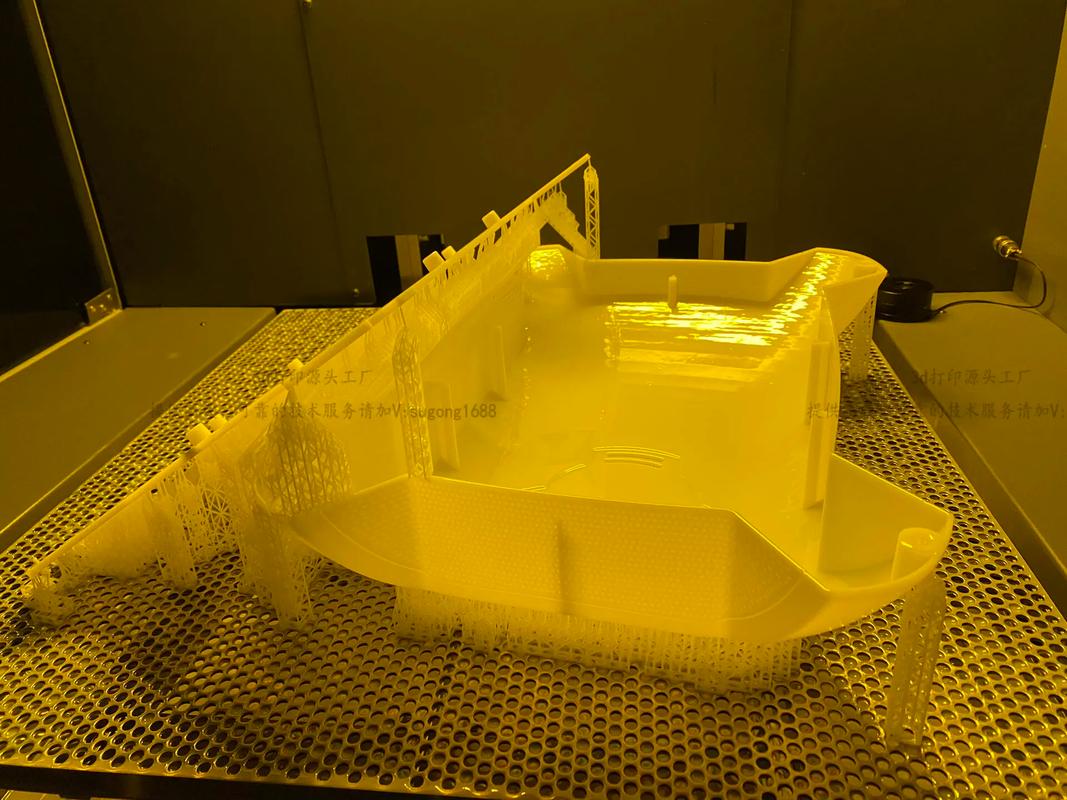 工厂车间工业级3D打印机打印复杂零件原型