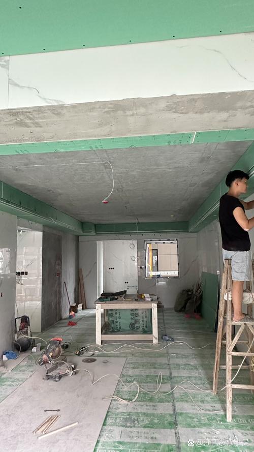 简约高级风双眼皮吊顶木工施工实景图