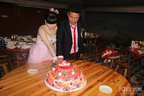 婚礼蛋糕怎么选不后悔？过来人哭着总结的血泪经验-婚庆网