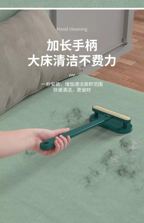 带有除螨刷头的吸尘器清理床垫照片